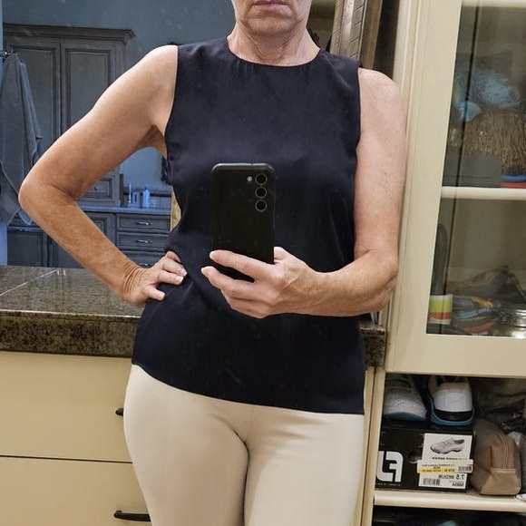 Quince Washable Stretch Silk Shell Tank in Navy M - Picture 2 of 13